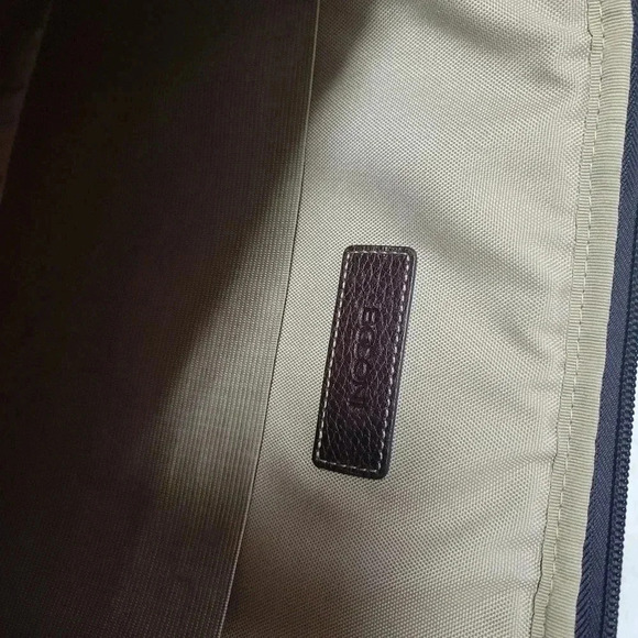 BOCONI BRYANT LEATHER SLEEVE BRIEFCASE LAPTOP TABLET DARK BROWN - Picture 8 of 11